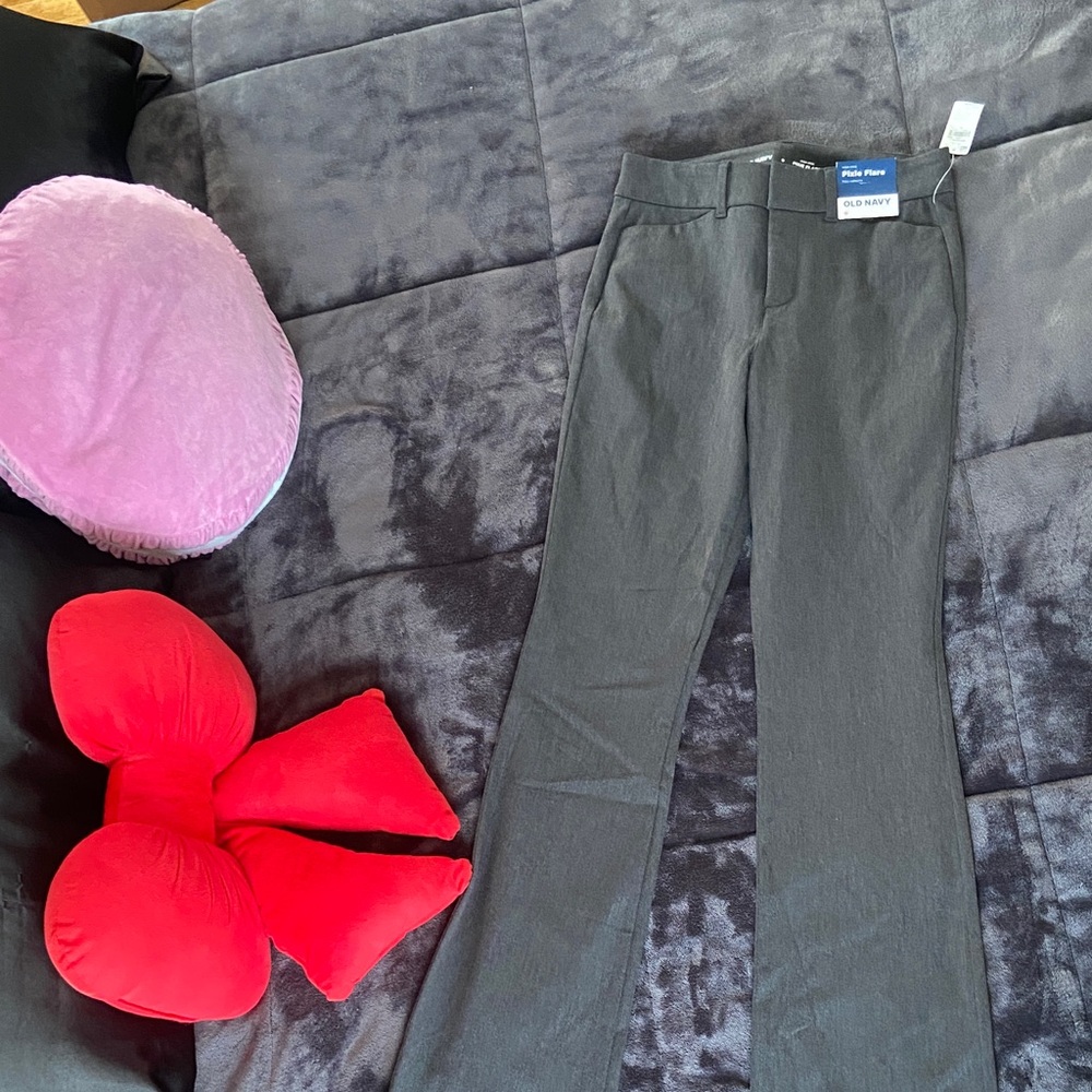 Old Navy High-Rise Pixie Flare Pants in Charcoal